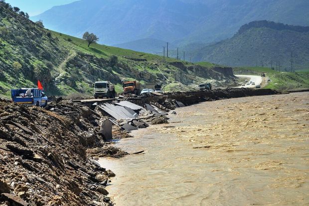 سیلاب جاده اصلی خواف- رشتخوار در خراسان رضوی را بست