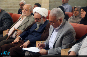 نشست گرامیداشت سالروز صدور فرمان هشت ماده ای حضرت امام(س) در نگارستان امام خمینی(س) اصفهان 