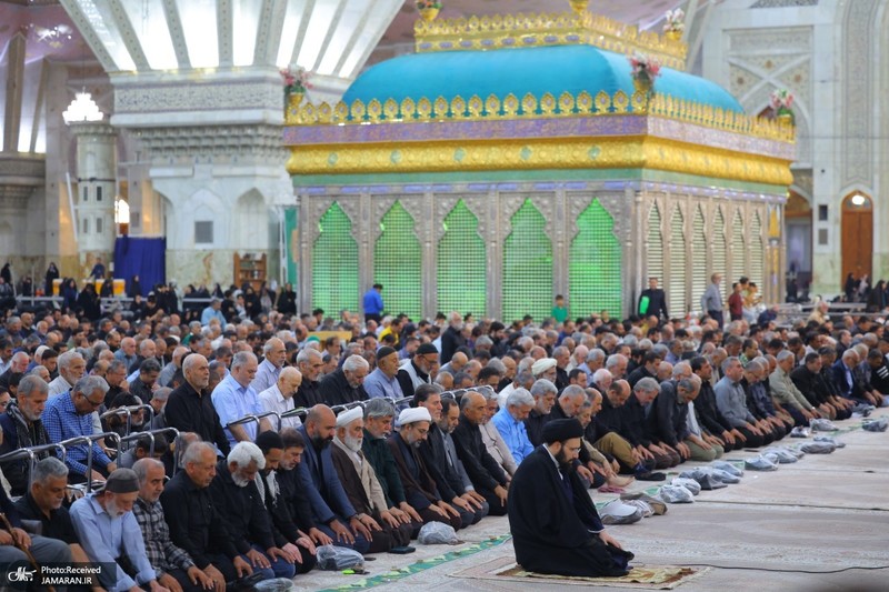 نماز ظهر و عصر روز ارتحال امام در حرم امام خمینی