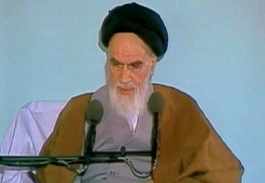  امام خمینی (س): ما باید حافظ این سنت های اسلامی، این دسته جات مبارک اسلامی که در عاشورا و محرم و صفر به راه می افتند باشیم