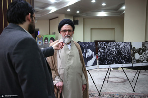 بازدید سید حسن خمینی از نمایشگاع عکس امام امت