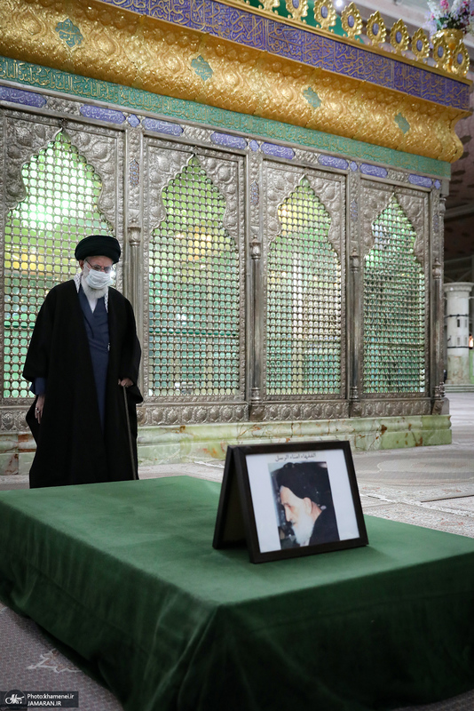 حضور  رهبر معظم انقلاب در حرم مطهر امام خمینی(س)