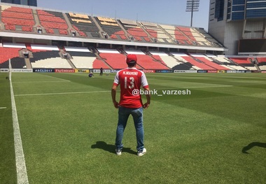  هوادار پرسپولیس با پیراهن ماهینی در ورزشگاه ابوظبی +عکس