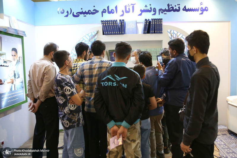 غرفه موسسه تنظیم و نشر آثار امام خمینی (س) در نمایشگاه بین‌المللی قرآن