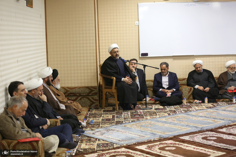 دیدار رئیس و جمعی از معاونان و مدیران مؤسسه تنظیم و نشر آثار امام خمینی(س) با نماینده مقام معظم رهبری در عراق