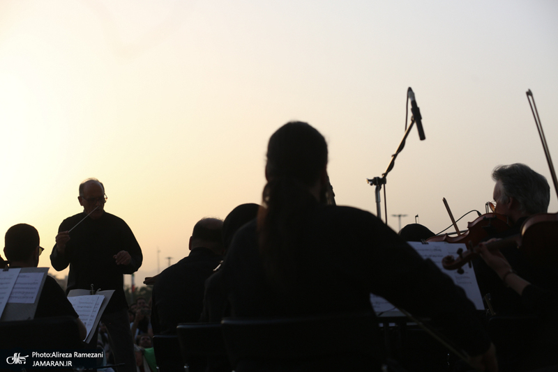 اجرای ارکستر سمفونیک تهران در برج آزادی