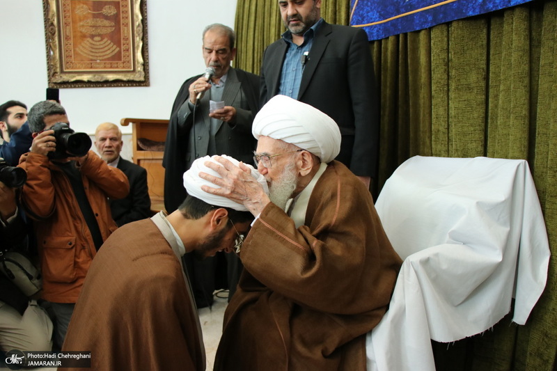 عمامه گذاری طلاب توسط مراجع عظام تقلید در روز میلاد امام علی (ع)‎