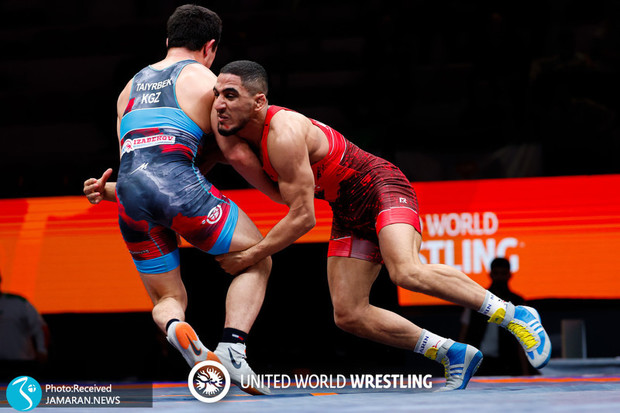 کشتی آزاد قهرمانی جهان؛ صعود عموزاد به فینال در نبرد تمام ایرانی/ شاهکار آذرپیرا با انتقام از غول روسی