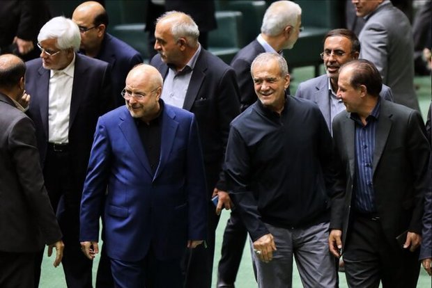 استعفای رئیس جمهور شبیه طنز است!