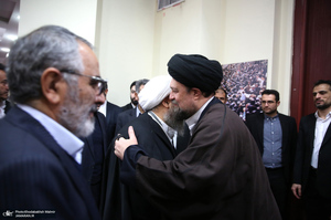 تجدید میثاق رئیس و جمعی از اعضای مجمع تشخیص مصلحت نظام با آرمان‌های امام خمینی (س)-2