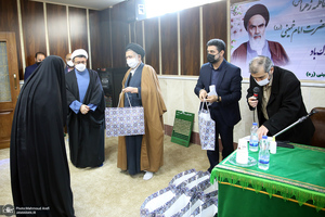 مراسم سالروز میلاد حضرت زهرا(س) و امام خمینی(ره) در موسسه تنظیم و نشر آثار امام(ره)