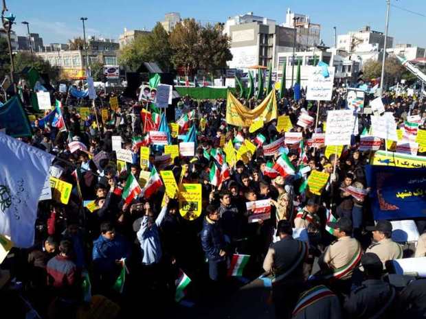 راهپیمایی 13 آبان در مشهد آغاز شد