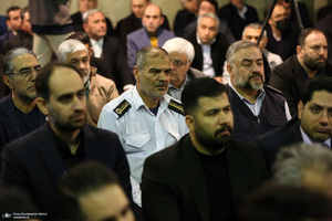 دیدار وزیر و جمعی از کارکنان وزارت راه و شهرسازی با سید حسن خمینی