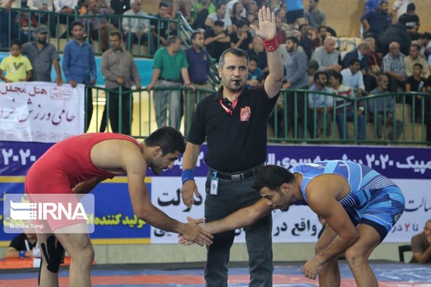 مسابقات کشتی آزاد در بیرجند به مرحله نیمه نهایی رسید