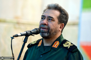 رزمایش کمک مومنانه با اهدای ۳۰۰ دستگاه ویلچر به بهزیستی در حرم امام  خمینی (س)