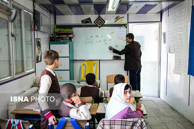 جذب مدرس برای تدریس به کودکان حاشیه شهر