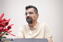 چرایی شعارهای رادیکال در دانشگاهها/ خدیر، روزنامه نگار: صداوسیما با راندن مردم و شخصیت‌ها از خود، عملا آنان را به سمت شبکه‌های بیگانه سوق داد/ مگر چه چیزی به این جوانان آموزش داده شده که انتظار داریم به گونه‌ای دیگر بیاندیشند؟