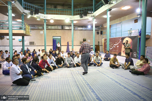 بازدید جمعی از دانشجویان خارجی از بیت امام خمینی (س) در جماران  1