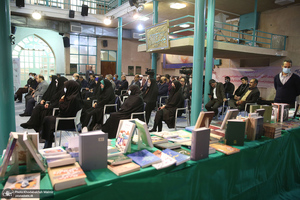 گرامیداشت هفته کتاب و کتابخوانی در حسینیه جماران