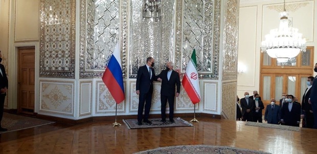 آغاز دیدار و گفتگوی ظریف و همتای روس در تهران