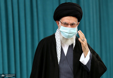 ببینید/ خاطره رهبر انقلاب از حمله به بدحجاب‌ها: امام گفتند بروید این‌ها که حمله کردند را بگیرید