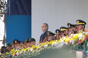 مراسم رژه نیروهای مسلح در جوار حرم مطهر امام خمینی (س)