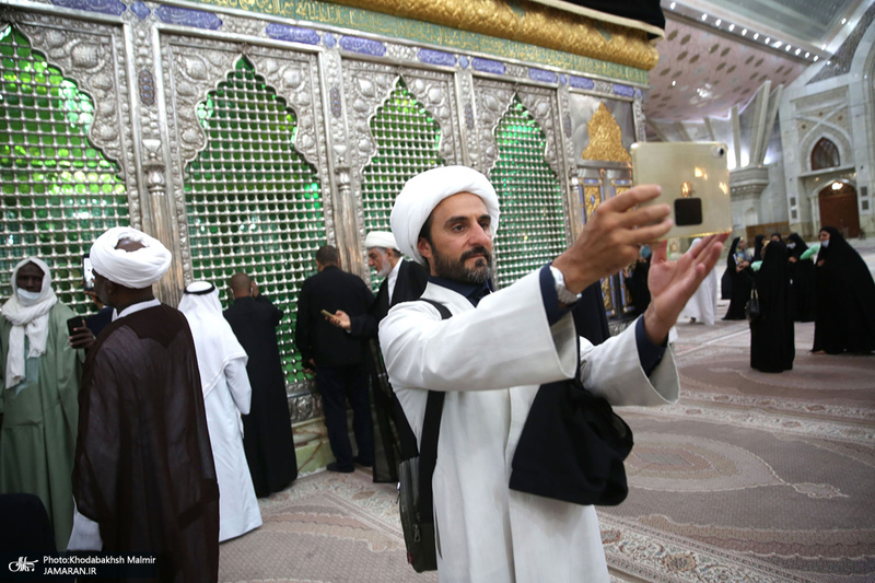 ادای احترام شرکت کنندگان در هفتمین اجلاس بین المللی مجمع جهانی اهل بیت(ع) به مقام شامخ امام راحل