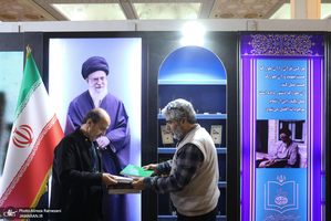 غرفه موسسه تنظیم و نشر آثار امام خمینی (س) در سی و دومین نمایشگاه بین المللی قرآن کریم-2