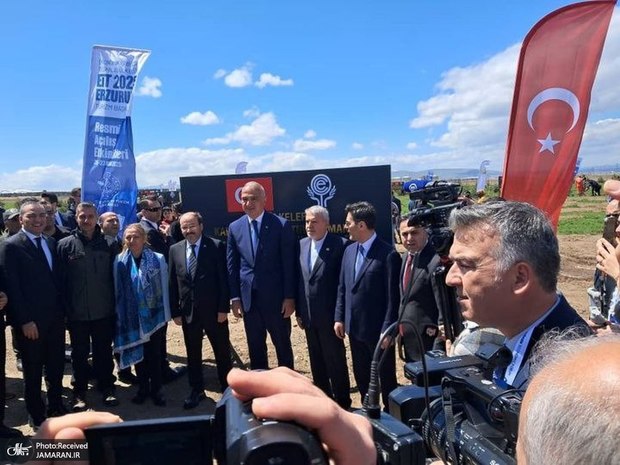 درختکاری نمادین وزرای گردشگری اکو به نام «ارزروم، شهر گردشگری ۲۰۲۵»/ کاشت درخت ایران توسط صالحی‌امیری