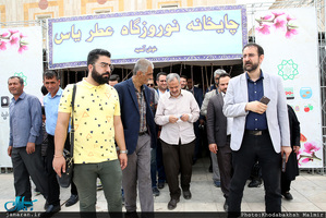 بازدید احمد مسجد جامعی از نمایشگاه «عطر یاس» در حرم مطهر امام خمینی(س)-2