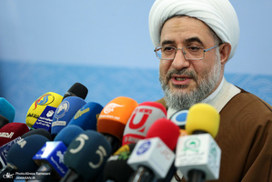 نشست خبری  آیت الله محسن اراکی دبیر کل مجمع جهانی تقریب