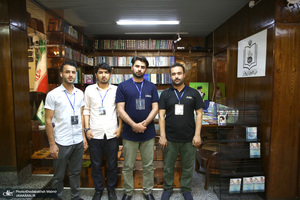 بازدید جمعی از دانشجویان خارجی از بیت امام خمینی (س) در جماران  1