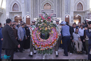 ادای احترام وزیر ورزش و جوانان و جمعی از ورزشکاران به مقام شامخ حضرت امام(س)  