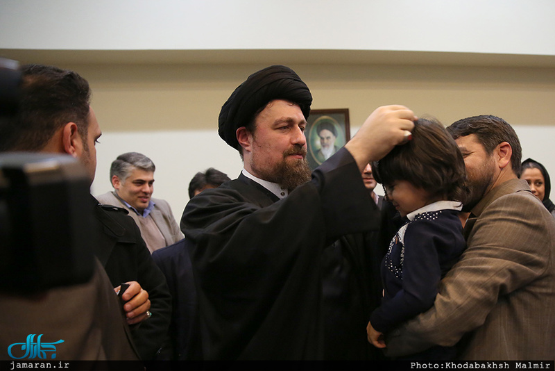 دیدار جمعی از خانواده های شهدا با سید حسن خمینی 