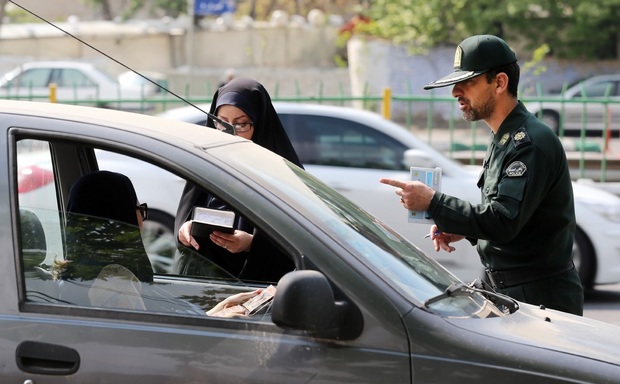 پیشنهاد روزنامه همشهری: پلیس، خانمهای معتقد به حجاب را با دوربین سراغ برهنه ها بفرستد تا ارشادشان کنند؛ برخورد فیزیکی هم نکنند