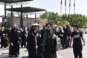 خدمت‌رسانی آستان حضرت امام خمینی(س) به زائران مراسم بدرقه و تشییع رهبر شهید-2