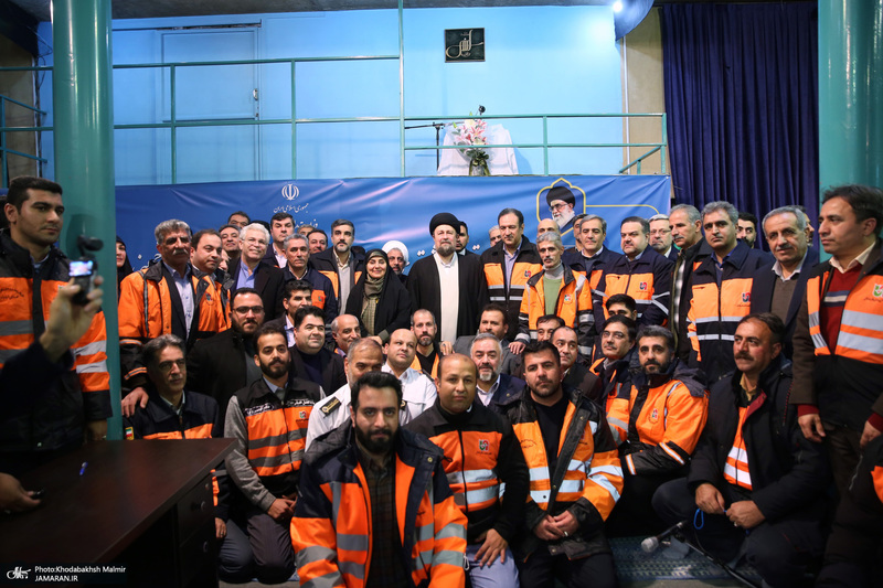 دیدار وزیر و جمعی از کارکنان وزارت راه و شهرسازی با سید حسن خمینی