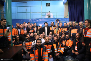 دیدار وزیر و جمعی از کارکنان وزارت راه و شهرسازی با سید حسن خمینی