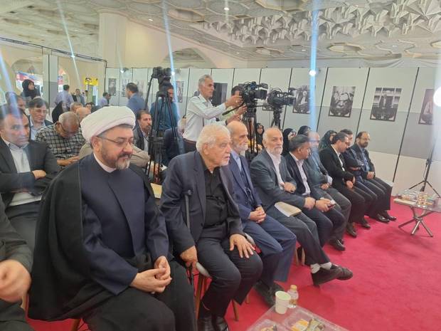 الإمام الخمینی (قده) محور التحدیث والتجدید