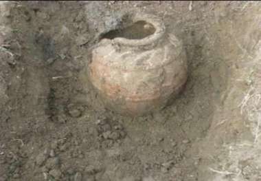 2 خمره متعلق به دوره ساسانی در آشتیان کشف شد