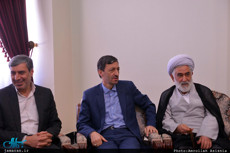 تجدید میثاق رئیس و جمعی از مدیران کمیته امداد امام خمینی(س) با آرمان های امام و شهدا 