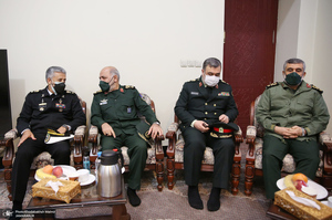 حاشیه های تجدید بیعت فرماندهان ارشد نیروهای مسلح با آرمان های امام خمینی (س)