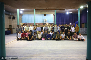 بازدید جمعی از دانشجویان خارجی از بیت امام خمینی (س) در جماران  1