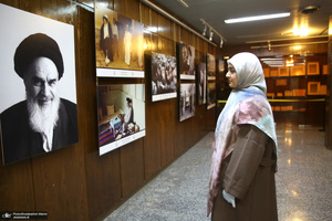 بازدید جمعی از دانشجویان کشور عراق از بیت امام خمینی درجماران