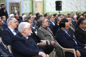 دیدار وزیر اقتصاد  جمعی از مدیران بانک ها با سید حسن خمینی