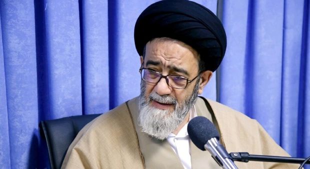 امام‌جمعه تبریز: مردم گله‌مندند اما پای نظام ایستاده‌اند