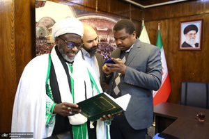 بازدید رهبر شیعیان کشور غنا از بیت امام خمینی در جماران