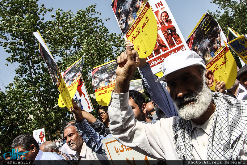 راهپیمایی نمازگزاران در اعتراض به کشتار مسلمانان میانمار