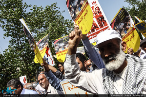 راهپیمایی نمازگزاران در اعتراض به کشتار مسلمانان میانمار