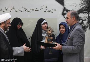 فاطمة طباطبائی: فکر الإمام الخمینی یجب أن یتجلّى فی المجتمع ولا یظلّ حبیس الکتب